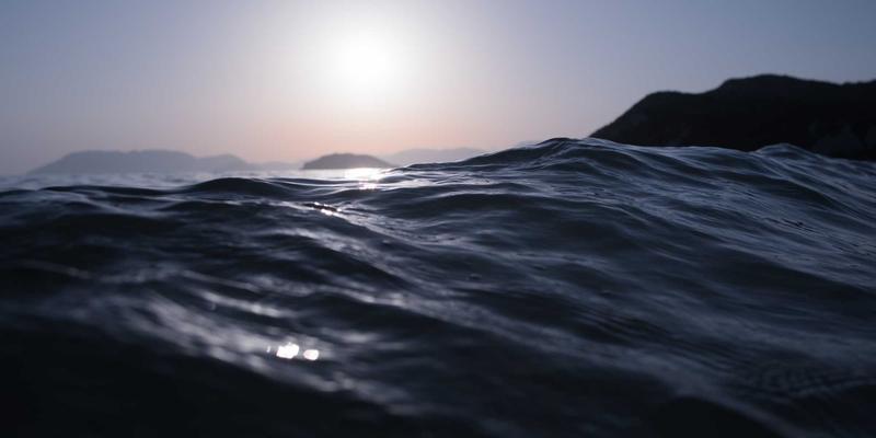 冬季自驾游必备：汽车蓄电池智能充电器选购与保养全攻略