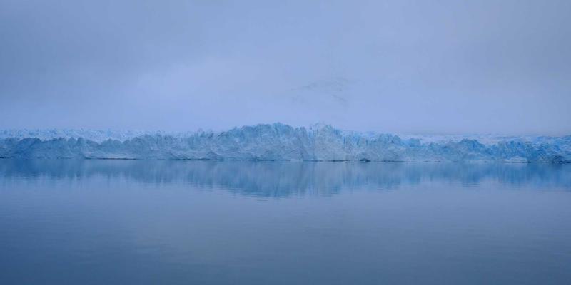 自驾游必备：汽车玻璃深度养护指南，告别油膜、雨刮异响与裂痕